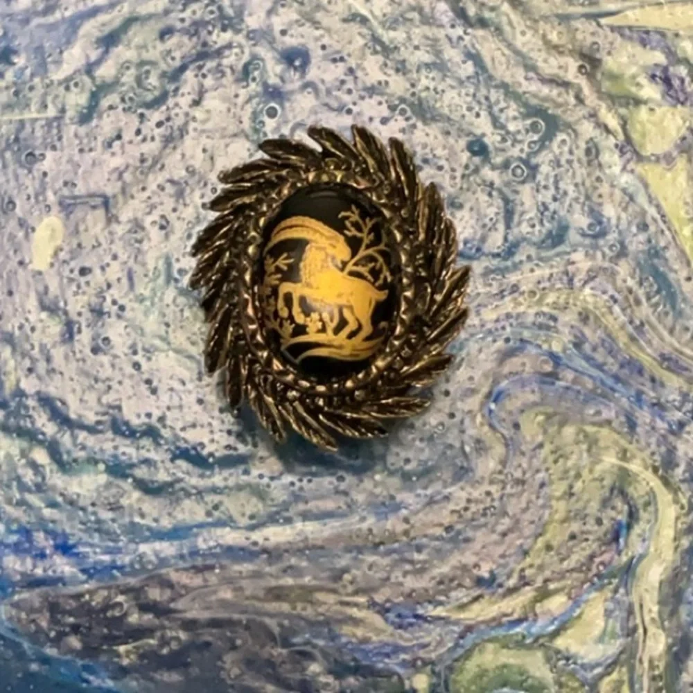 Vintage Black and Gold Glass Cabochon Capricorn Ram single cuff link